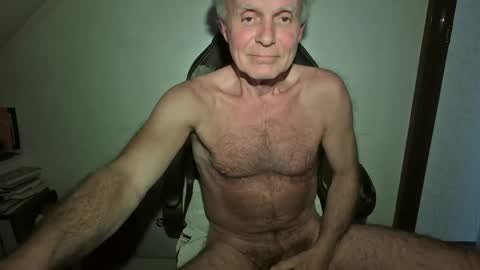 Snapshot of thestrip01 chatting on April 25, 2026, 1:25 pm NudeDJ online show from April 25, 2026, 1:25 pm
