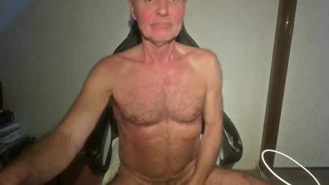 Snapshot of thestrip01 chatting on May 24, 2026, 5:29 pm NudeDJ online show from May 24, 2026, 5:29 pm