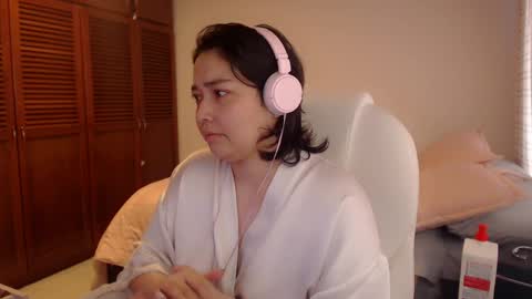 Snapshot of thetalkingbutt chatting on June 8, 2026, 4:18 pm Mai online show from June 8, 2026, 4:18 pm