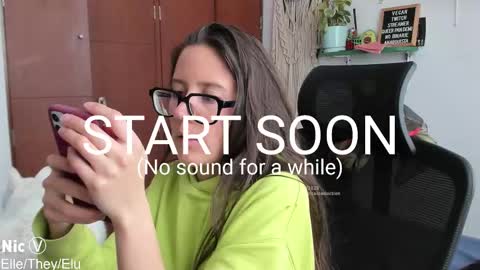 Nicole online show from October 21, 2025, 2:51 pm