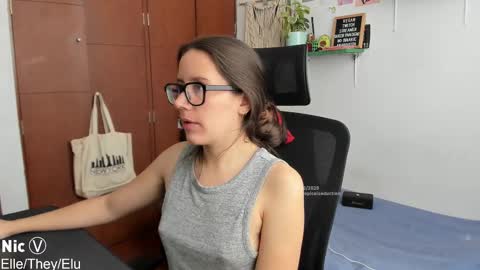 Nicole online show from October 30, 2025, 2:18 pm