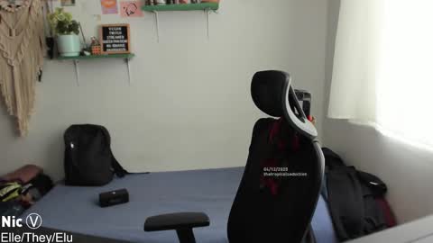 Nicole online show from December 4, 2025, 2:26 pm