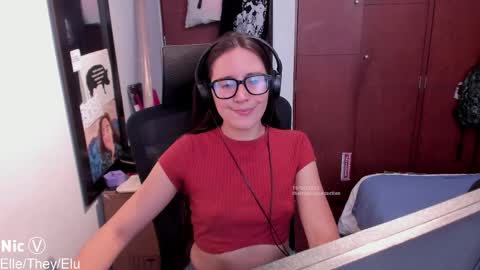 Snapshot of thetropicalseduction chatting on April 10, 2026, 9:41 pm Nicole online show from April 10, 2026, 9:41 pm