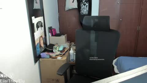 Snapshot of thetropicalseduction chatting on April 16, 2026, 8:31 pm Nicole online show from April 16, 2026, 8:31 pm