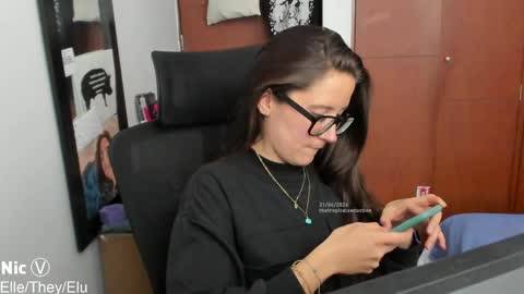 Snapshot of thetropicalseduction chatting on April 21, 2026, 7:06 pm Nicole online show from April 21, 2026, 7:06 pm