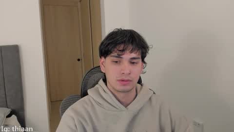 Snapshot of thiaan__ chatting on November 25, 2025, 12:21 am thiaan__ online show from November 25, 2025, 12:21 am