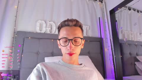 Snapshot of thiago_jones chatting on January 15, 2025, 10:57 pm SanThiago online show from January 15, 2025, 10:57 pm