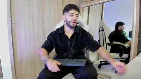THIAGO online show from July 12, 2026, 1:18 am