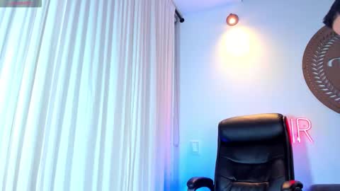 Snapshot of thiagoferrari1 chatting on November 12, 2025, 5:41 am thiago online show from November 12, 2025, 5:41 am