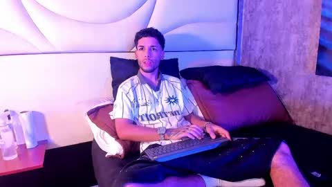 Snapshot of thiagoferreti_ chatting on May 4, 2026, 3:57 am ThiagoFerreti online show from May 4, 2026, 3:57 am