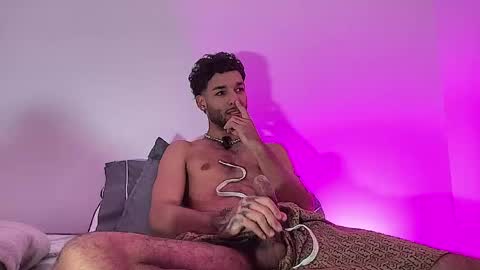 Snapshot of thiagoferreti_ chatting on June 4, 2026, 12:27 am ThiagoFerreti online show from June 4, 2026, 12:27 am