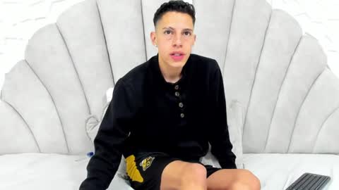Snapshot of thiagos19 chatting on July 25, 2026, 2:25 pm Thiago online show from July 25, 2026, 2:25 pm