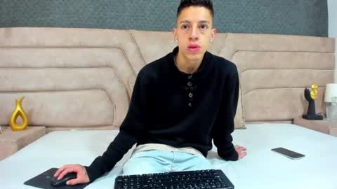 Snapshot of thiagos19 chatting on July 27, 2026, 12:23 pm Thiago online show from July 27, 2026, 12:23 pm
