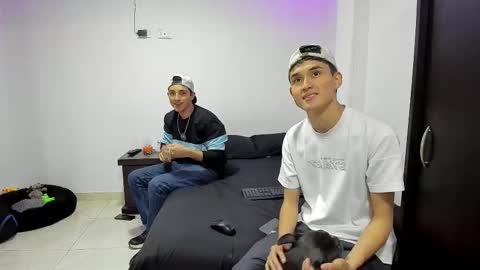 Snapshot of thiagowells_ chatting on February 13, 2025, 1:40 am Thiago Wells online show from February 13, 2025, 1:40 am