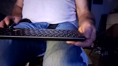 Snapshot of thick7dad chatting on December 16, 2024, 3:30 am freak without a leash online show from December 16, 2024, 3:30 am