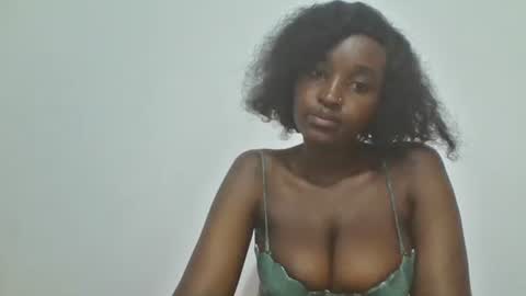 Snapshot of thick_eviey chatting on September 24, 2025, 10:02 pm love online show from September 24, 2025, 10:02 pm