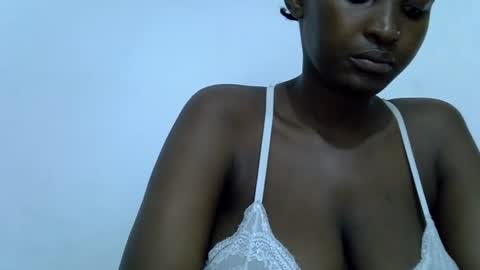 Snapshot of thick_eviey chatting on September 27, 2025, 12:48 am love online show from September 27, 2025, 12:48 am