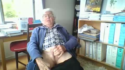 Snapshot of thickcockat71 chatting on October 23, 2025, 1:05 am Thickcockat71 online show from October 23, 2025, 1:05 am