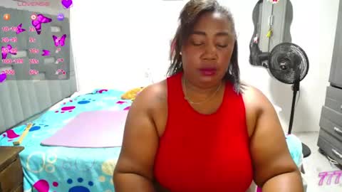 Snapshot of thickebonymilf chatting on June 15, 2026, 5:53 am XIOMARA online show from June 15, 2026, 5:53 am