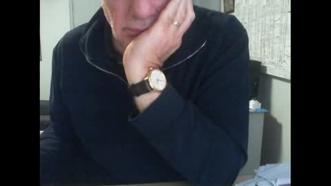 Snapshot of thickmelnik chatting on May 5, 2026, 12:35 pm James online show from May 5, 2026, 12:35 pm