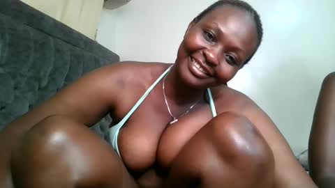 Snapshot of thicky_rue chatting on June 8, 2026, 1:28 am Rue online show from June 8, 2026, 1:28 am