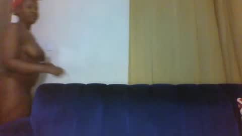 Snapshot of thickyannah2 chatting on October 7, 2025, 2:09 am thickyannah online show from October 7, 2025, 2:09 am