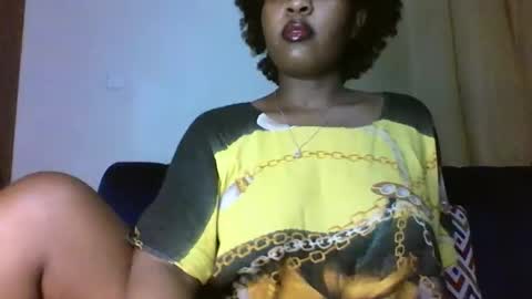 Snapshot of thickyannah2 chatting on November 21, 2025, 12:10 am thickyannah online show from November 21, 2025, 12:10 am