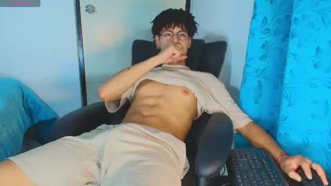 Snapshot of thiiagosaeenz chatting on June 24, 2026, 11:15 pm Thiago Saenzz online show from June 24, 2026, 11:15 pm