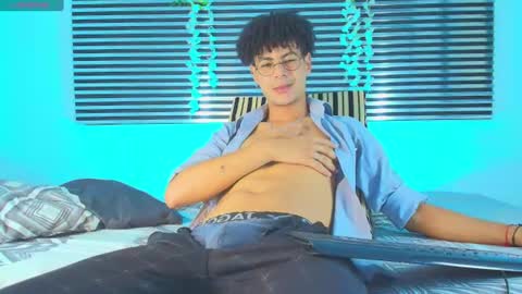 Snapshot of thiiagosaeenz chatting on August 3, 2026, 7:28 pm Thiago Saenzz online show from August 3, 2026, 7:28 pm