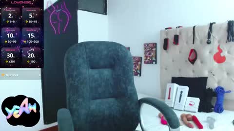 Snapshot of thin__tatto_ chatting on November 13, 2025, 3:22 pm MADAME online show from November 13, 2025, 3:22 pm