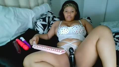 thiquekitten online show from April 13, 2026, 3:28 pm