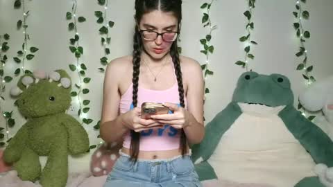 Snapshot of thistlefernsby chatting on June 17, 2026, 1:08 am thistlefernsby online show from June 17, 2026, 1:08 am