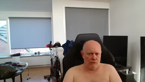 thomas315627 online show from May 5, 2026, 6:21 am