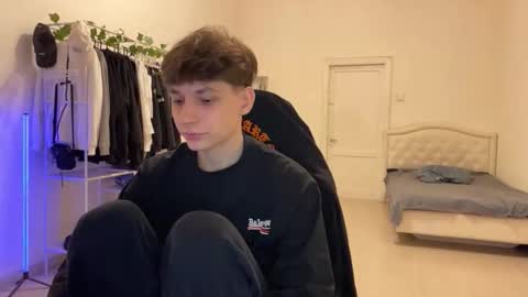 Snapshot of thomas617826 chatting on December 1, 2025, 9:09 pm Thomas Hill online show from December 1, 2025, 9:09 pm