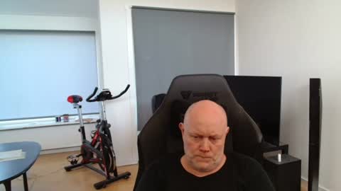 thomas806035 online show from June 21, 2026, 7:33 am