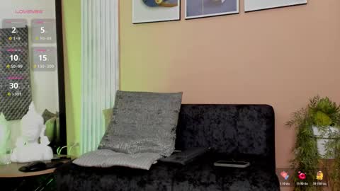 Thomas Eliott   independent model online show from November 25, 2025, 7:47 pm