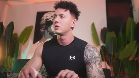 Thomas Falcon online show from November 25, 2025, 11:49 pm