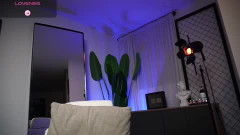 Thomas Falcon online show from February 20, 2026, 2:41 am