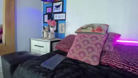 Snapshot of thomas_may4rs chatting on January 17, 2025, 8:24 am ---Thomas--- online show from January 17, 2025, 8:24 am