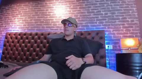 Snapshot of thomas_may4rs chatting on February 23, 2025, 7:33 am ---Thomas--- online show from February 23, 2025, 7:33 am