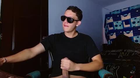 Snapshot of thomas_may4rs chatting on December 1, 2025, 3:50 pm ---Thomas--- online show from December 1, 2025, 3:50 pm