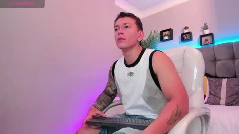 Snapshot of thomas_moon_ chatting on May 6, 2026, 1:49 pm Thomas online show from May 6, 2026, 1:49 pm