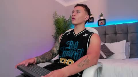 Snapshot of thomas_moon_ chatting on May 11, 2026, 2:34 pm Thomas online show from May 11, 2026, 2:34 pm