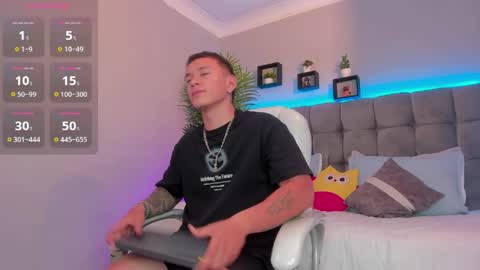 Snapshot of thomas_moon_ chatting on May 14, 2026, 3:41 pm Thomas online show from May 14, 2026, 3:41 pm