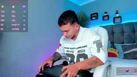 Snapshot of thomas_moon_ chatting on May 30, 2026, 2:03 pm Thomas online show from May 30, 2026, 2:03 pm
