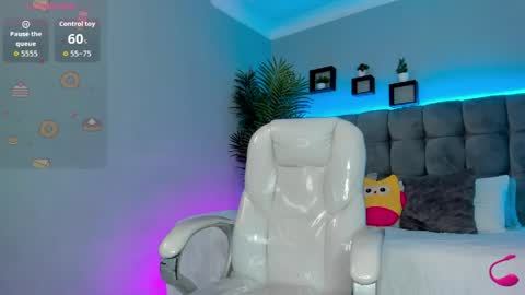 Snapshot of thomas_moon_ chatting on June 3, 2026, 2:33 pm Thomas online show from June 3, 2026, 2:33 pm