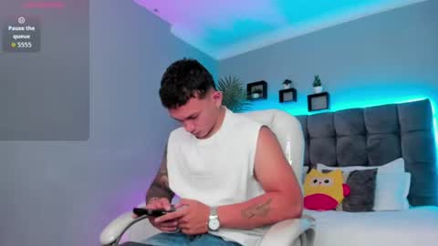 Snapshot of thomas_moon_ chatting on June 10, 2026, 1:54 pm Thomas online show from June 10, 2026, 1:54 pm