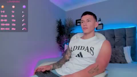 Snapshot of thomas_moon_ chatting on June 23, 2026, 12:36 pm Thomas online show from June 23, 2026, 12:36 pm