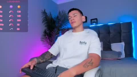 Snapshot of thomas_moon_ chatting on July 10, 2026, 1:14 pm Thomas online show from July 10, 2026, 1:14 pm