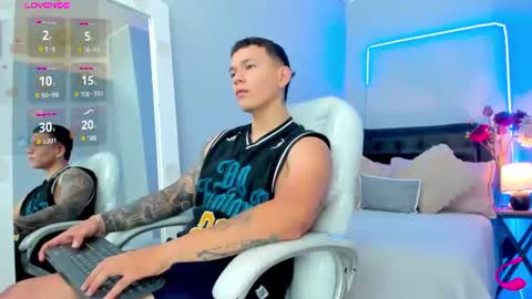 Snapshot of thomas_moon_ chatting on July 11, 2026, 1:36 pm Thomas online show from July 11, 2026, 1:36 pm